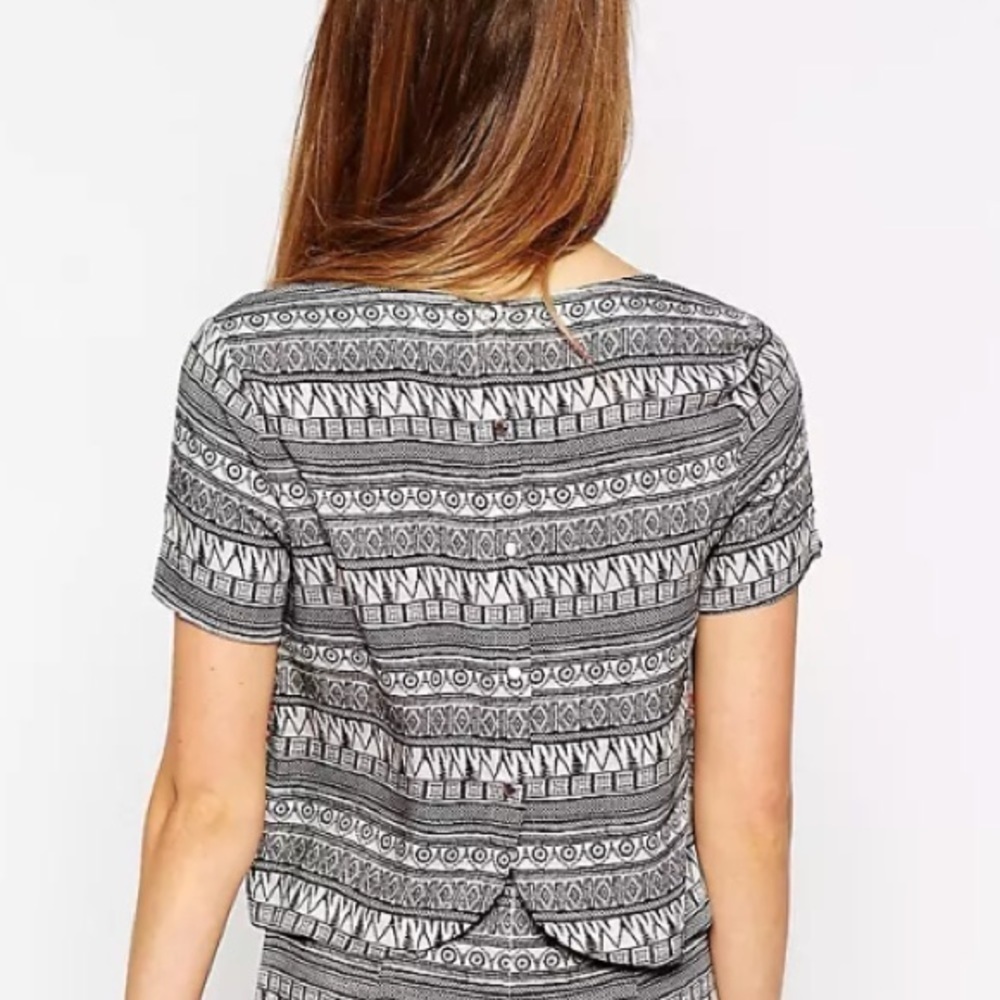 Lush by Anthropologie geometric tribal design crop top women’s size Large - Picture 3 of 10